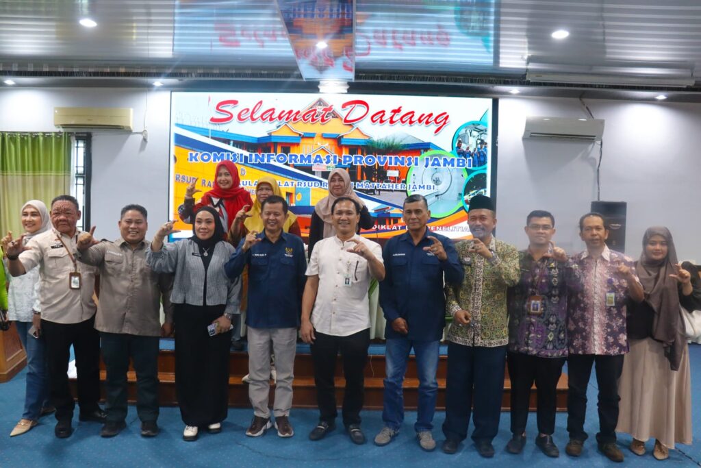 Kegiatan Sosialisasi & Pengisian Kuisioner Monev KIP 2025 yang dihadiri oleh Dr.dr Herlambang , Sp.OG -KFM  &   Ketua Komisi Informasi Jambi A.Thaufiq Helmi